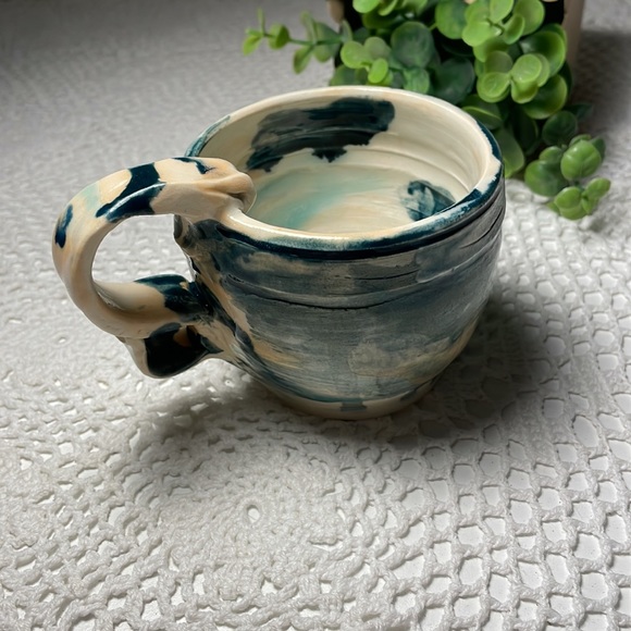 Handcrafted pottery mug - Picture 4 of 6